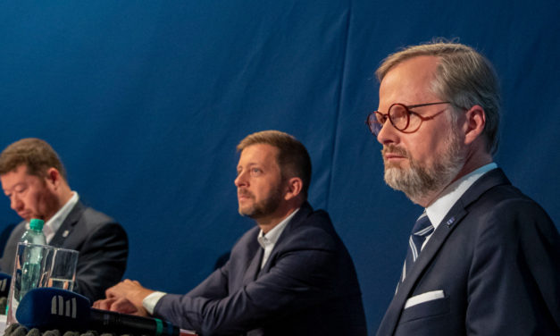 Lidové Noviny: Czeski rząd przeciwko Orbánowi