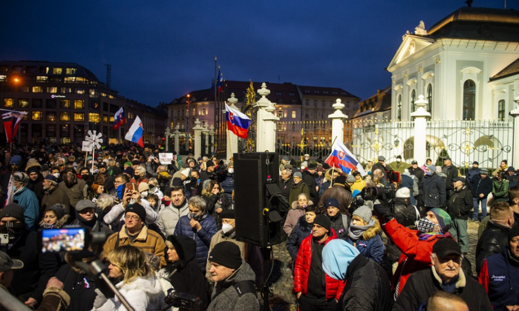 Bratysława: przedterminowe wybory to wyjście!