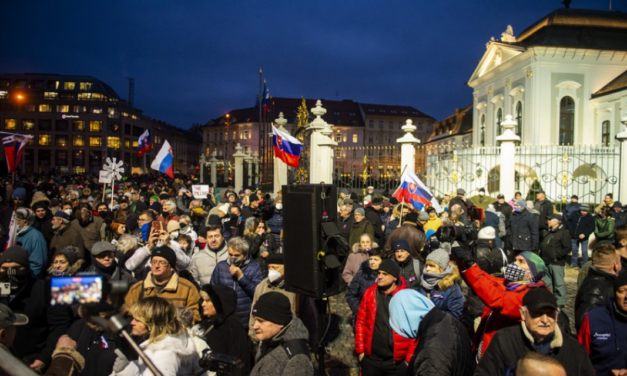 Bratislava: le elezioni anticipate sono la via d&#39;uscita!