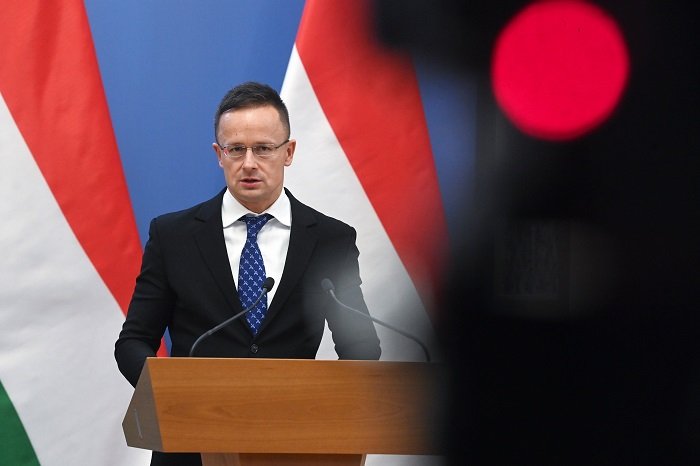 Szijjártó: Magyarország nem blokkolja az Oroszország elleni szankciókat