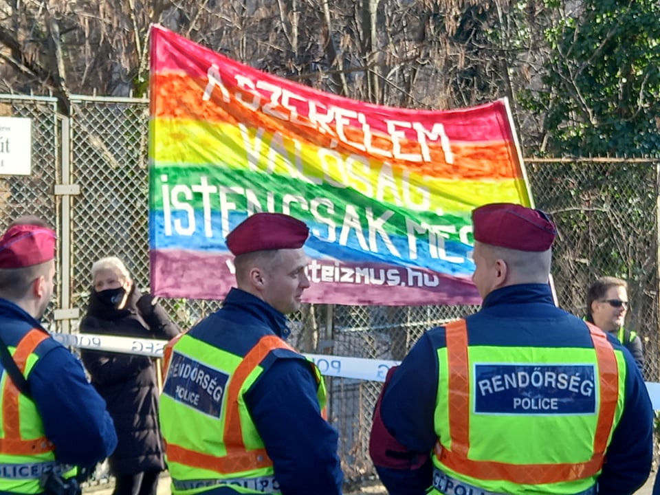 LMBTQ provokáció a Päivi Räsänen melletti szimpátiatüntetésen