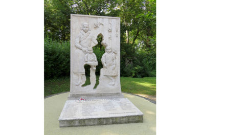 Ein ungarisches Denkmal aus dem Zweiten Weltkrieg wird von der Welt bewundert