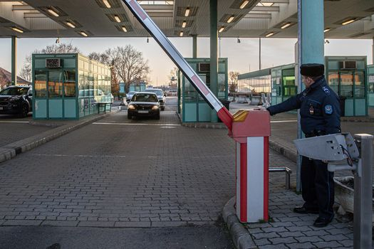 The Hungarian-Ukrainian border crossings operate non-stop