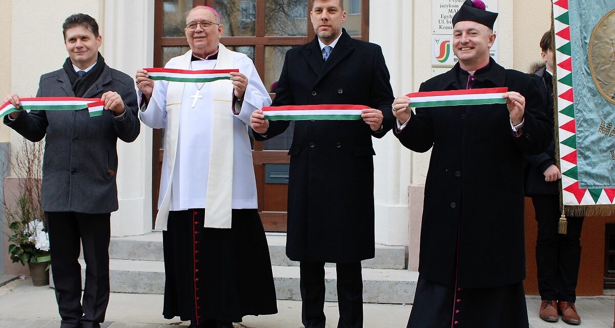 Das mit Unterstützung der ungarischen Regierung renovierte Kirchenschulzentrum Marianum wurde offiziell übergeben