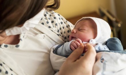 Jelentősen növeli a gyermekgondozási ellátások összegét az anyák szja-mentessége