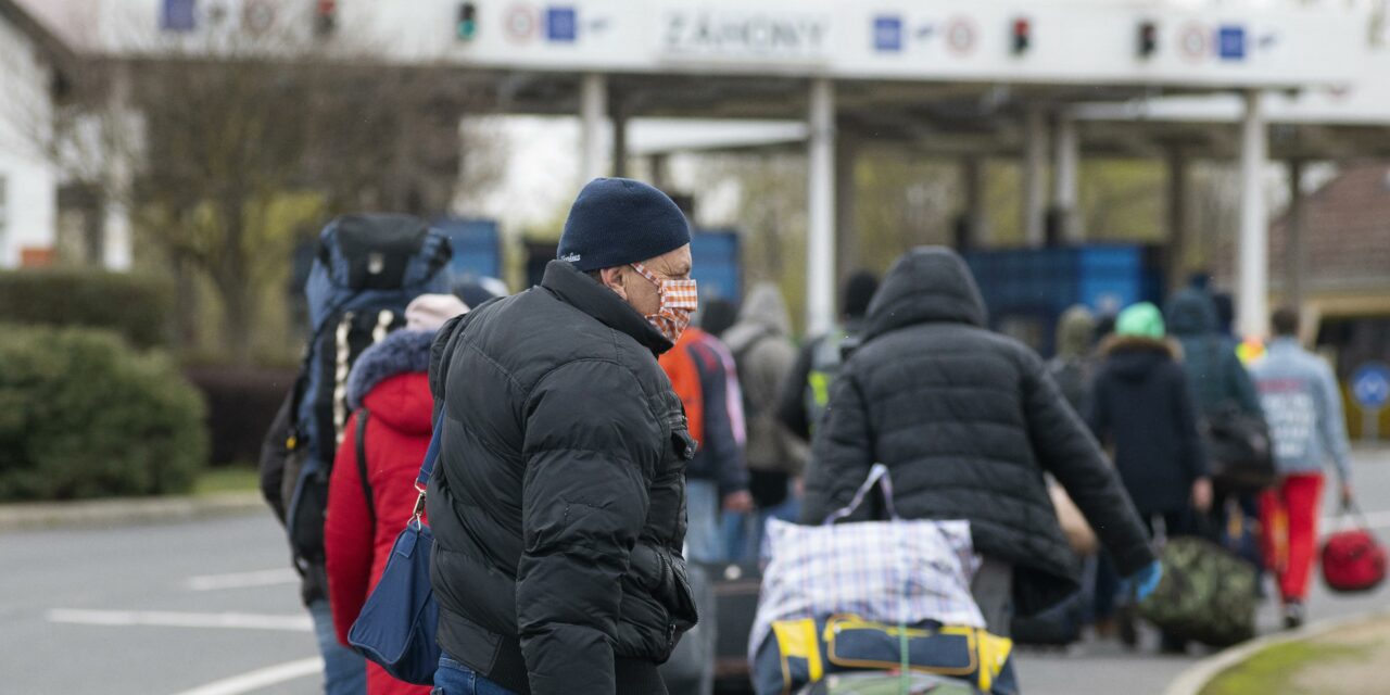 Uchodźcy z Zakarpacia zalewają granicę