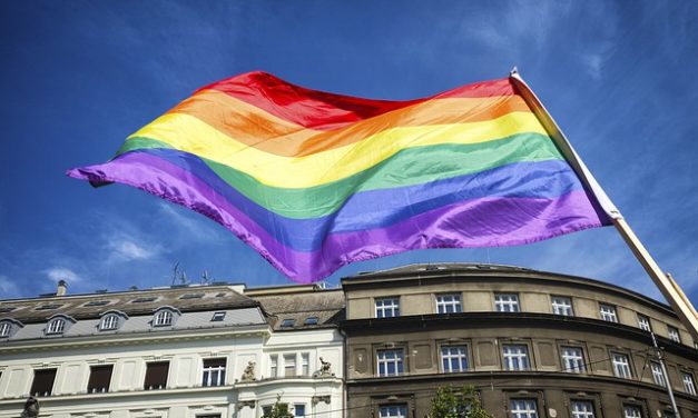 Nowy wspaniały świat: poligamia LGBTQ w Paryżu