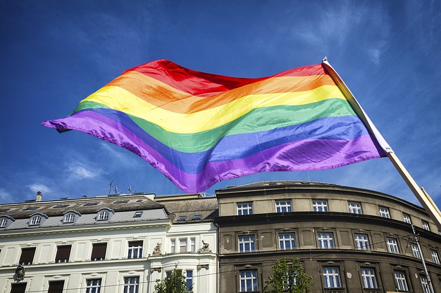 Schöne neue Welt: LGBTQ-Polygamie in Paris