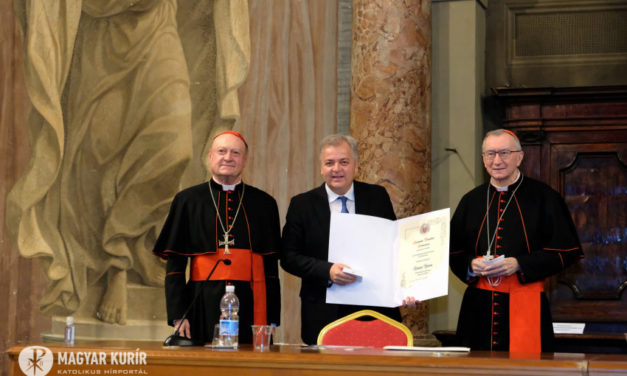 Medaglia d&#39;oro papale per il ricercatore antico Vörös Győző