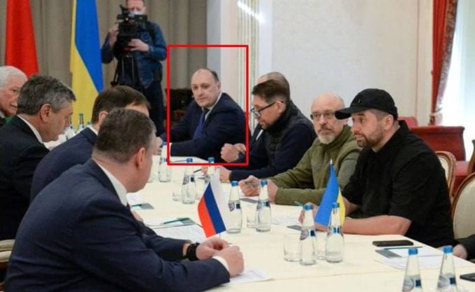 Gli ucraini hanno giustiziato un membro della loro stessa delegazione di pace