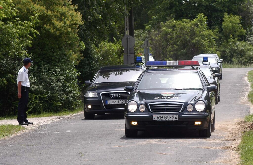 Police cars in Oszöd