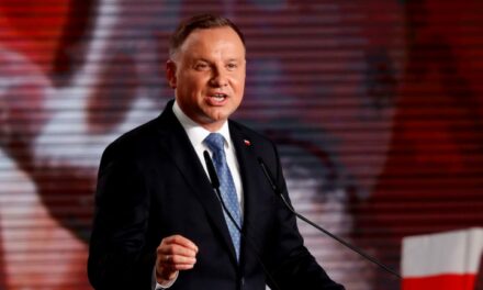 Meghamisította a lengyel elnök szavait a HVG és a Telex