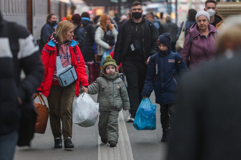 Istruzione per studenti rifugiati, aiuto Wizz Air, la moglie del Primo Ministro si è recata in Transcarpazia