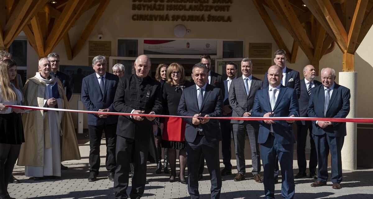 The Sára Ecclesiastical Center of the Blessed Salkaháza was handed over in Szeps