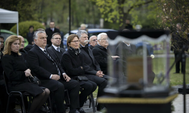 Sie verabschiedeten sich endgültig von Józsefne Antal