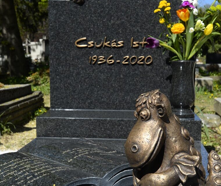 The tombstone of István Csukás has been completed, Süsü is also on it