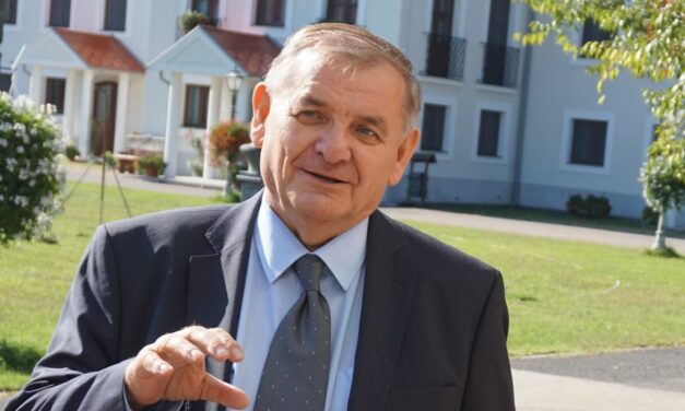 Prezesem Forum Narodowego został ponownie Sándor Lezsák