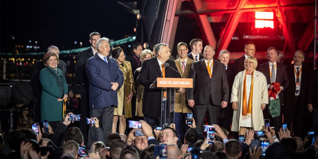 Hétfő délután teheti le kormányfői esküjét Orbán Viktor