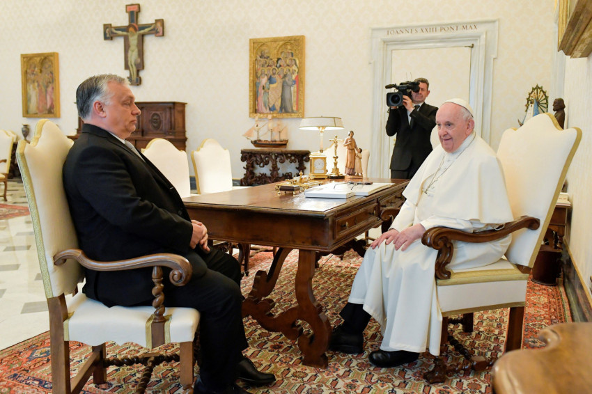 Ferenc pápa kiemelt négyszemközti tárgyalása Orbán Viktorral