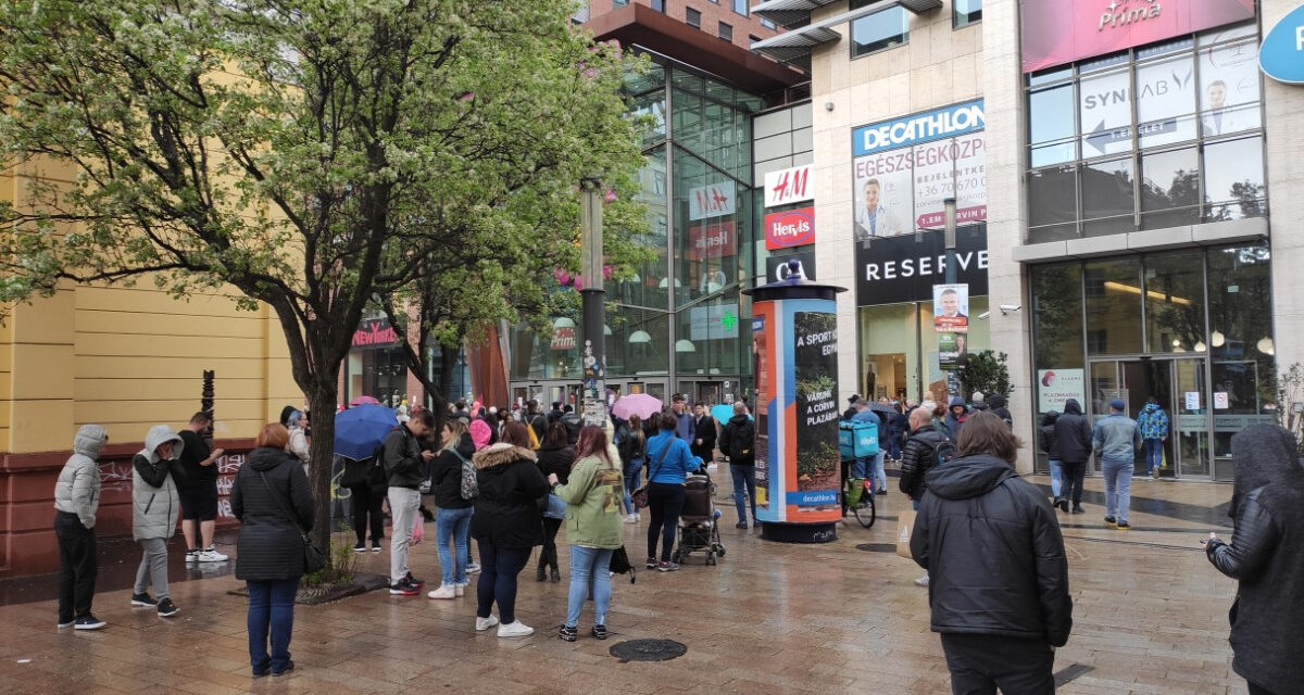 Mentioning Putin and Russian gas, Hungarian malls were threatened with bombs