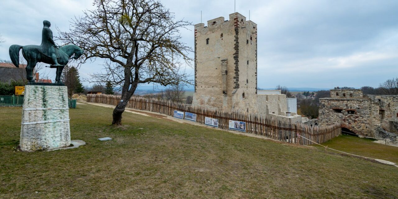 Uno dei castelli più popolari in Ungheria è stato completamente rinnovato