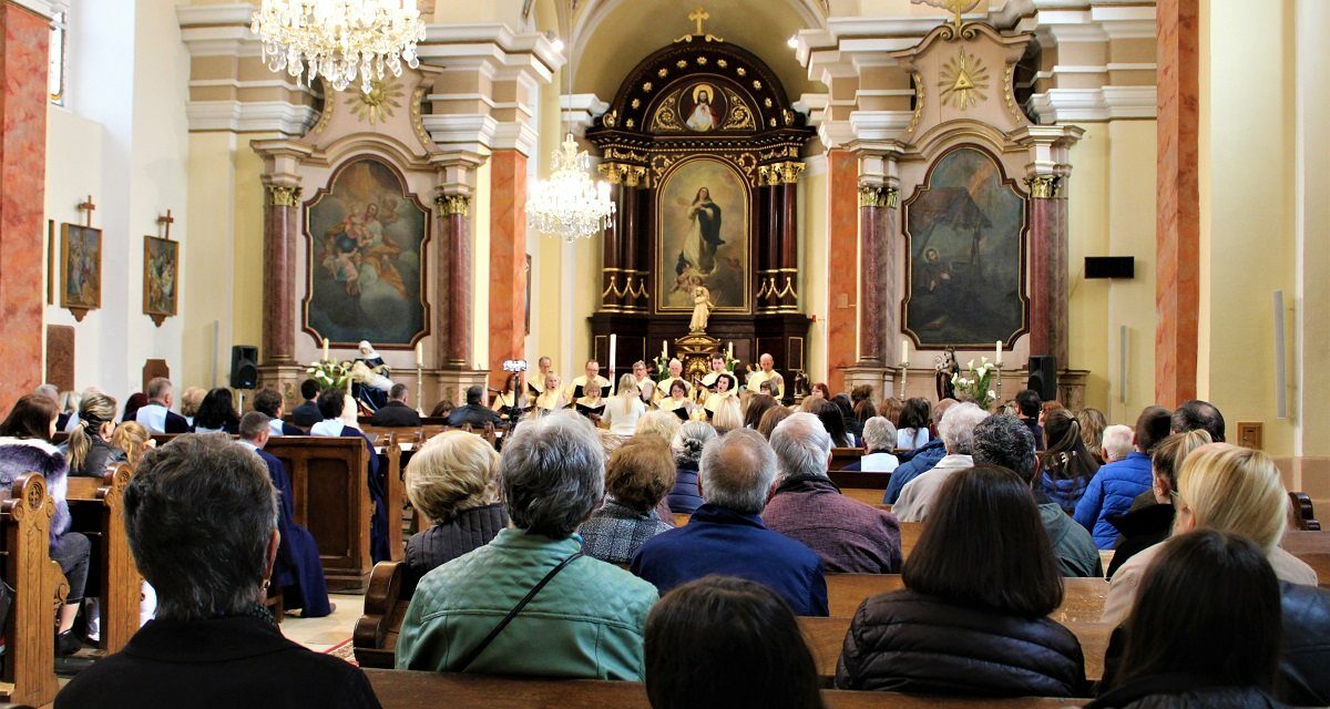 Festival di cori di musica sacra per glorificare Dio