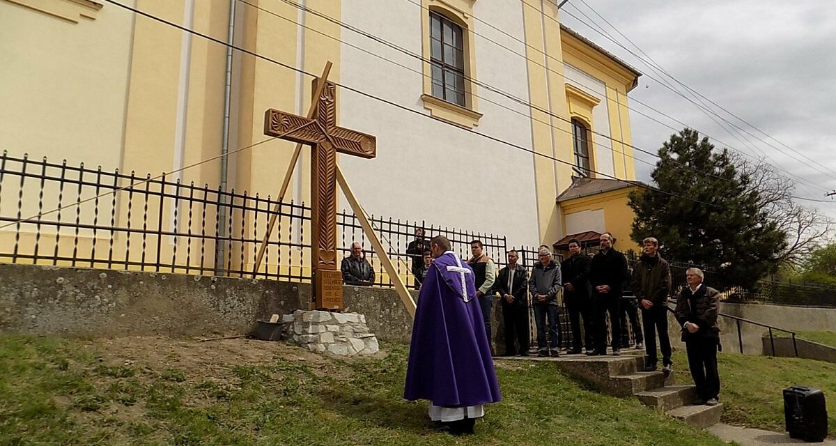Good Friday crucifixion in Szőgyén