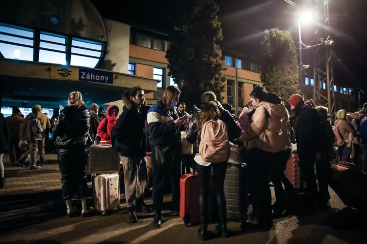 Tízezren érkeztek Ukrajnából csütörtökön Magyarországra