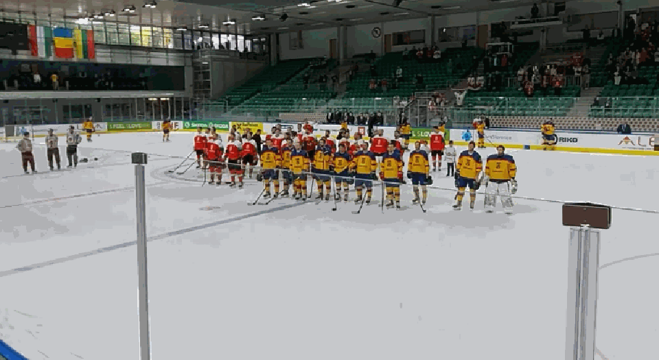 Es gibt einen Skandal: Beim rumänisch-ungarischen Eishockeyspiel sangen die beiden Mannschaften gemeinsam die Nationalhymne von Székely