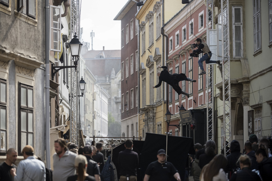 Una caduta da una finestra è stata filmata anche nelle riprese del film Petőfi a Sopron