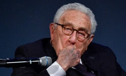 Kissinger: Putyin kevésbé impulzív, mint Hruscsov volt, de sokkal sértődöttebb és kimértebb
