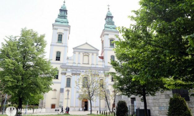 Auf erstaunlichen thematischen Spaziergängen können wir die Schätze der Erzdiözese Budapest kennenlernen