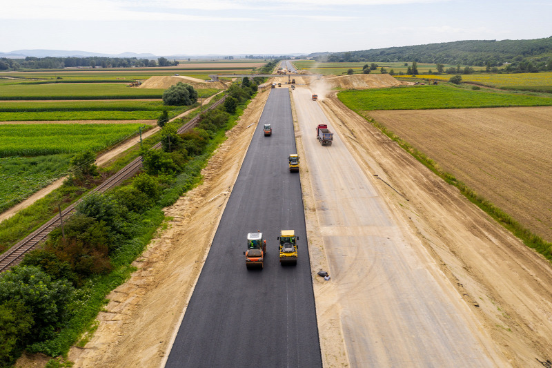 A large-scale road development program can start in Eastern Hungary
