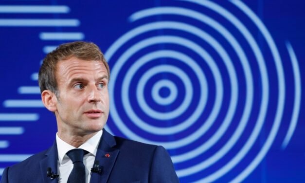 Macron elkerülné a világ felosztását, amit a háború idézhet elő