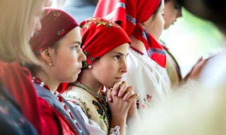 Bátrabban vállalják identitásukat a moldvai csángómagyarok