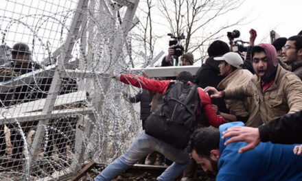 Migrants arrive with weapons and aggressive behavior (video)