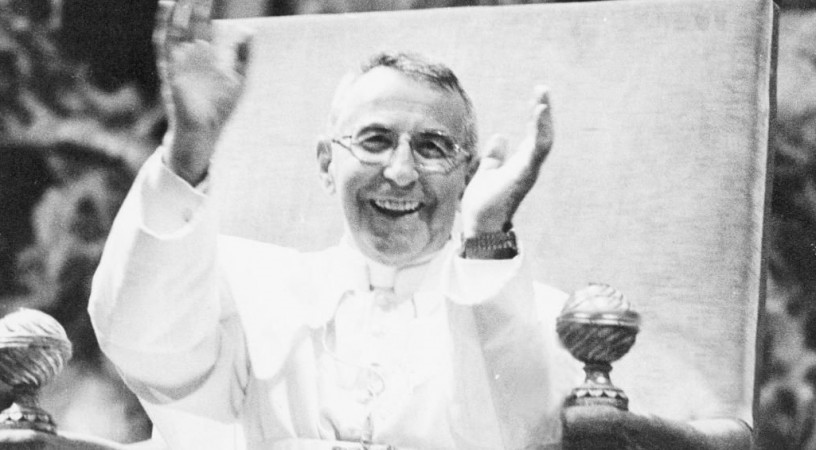 Si sono aggrappati alle bianche vesti del “papa sorridente” e gli hanno chiesto di convincere Dio, di fare un miracolo!