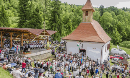 La festa della lettera rossa dell&#39;Assunzione è celebrata in tutta la Transilvania