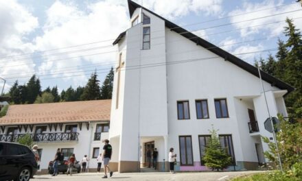 Megáldották a Szent István-zarándokházat Hargitafürdőn