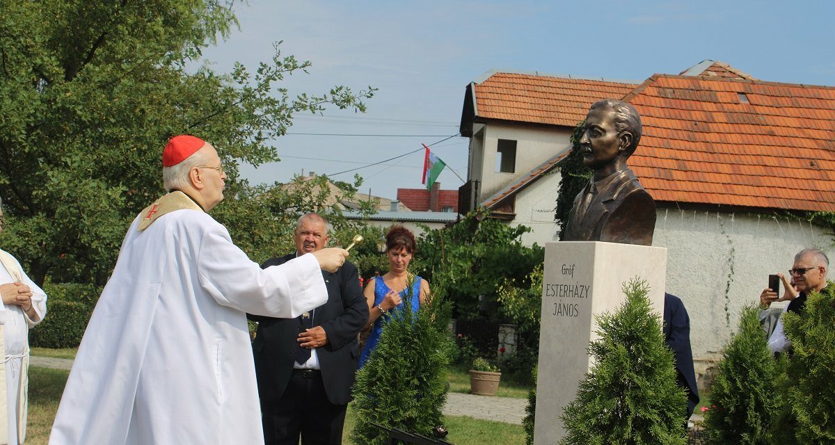János Esterházy &quot;lived for the community and finally gave his blood for it&quot;