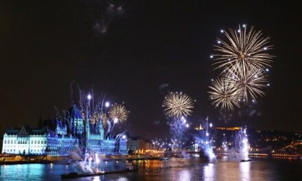 The story of the fireworks takes you through the great moments of Hungarian history