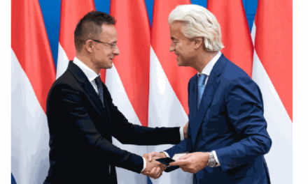Dutch representative Geert Wilders was awarded the middle cross of the Hungarian Order of Merit