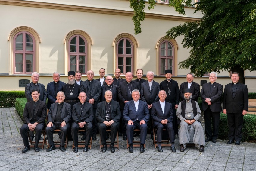 I vescovi chiedono una preghiera comune per la pace - incontro MKPK