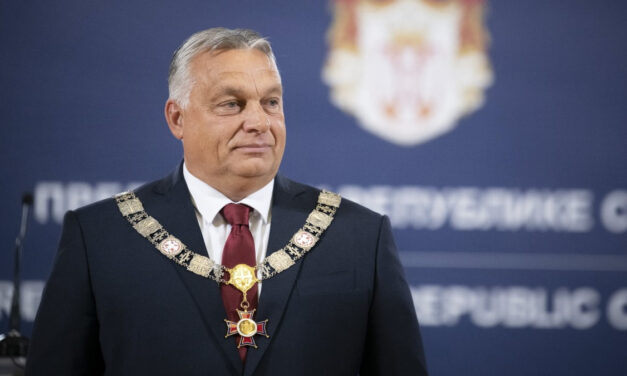 Átvette Orbán Viktor a Szerb Köztársaság Érdemrendje kitüntetést