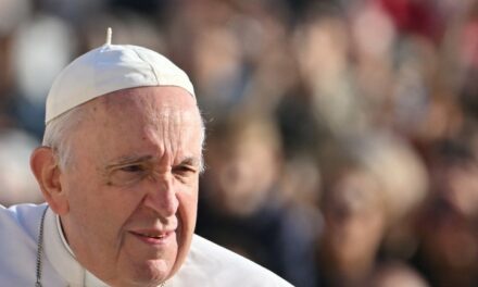 Ferenc pápa: tárgyaljon a Vatikánban Putyin és Zelenszkij