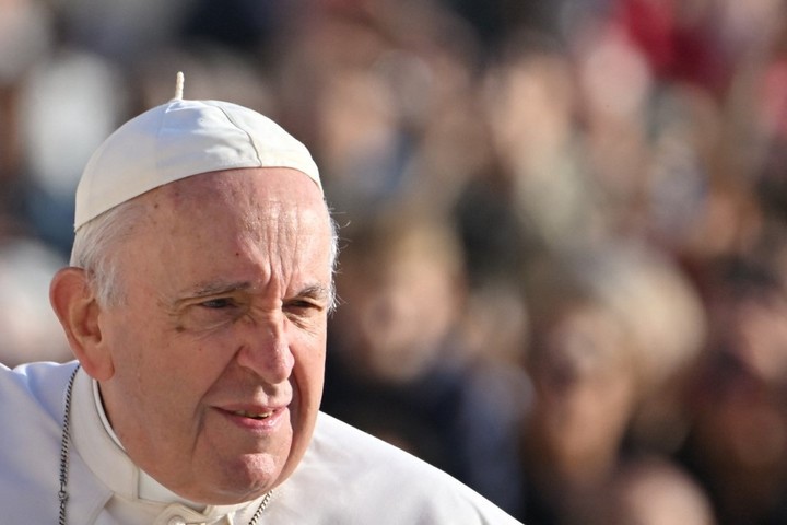 Papież Franciszek: Putin i Zełenski powinni negocjować w Watykanie