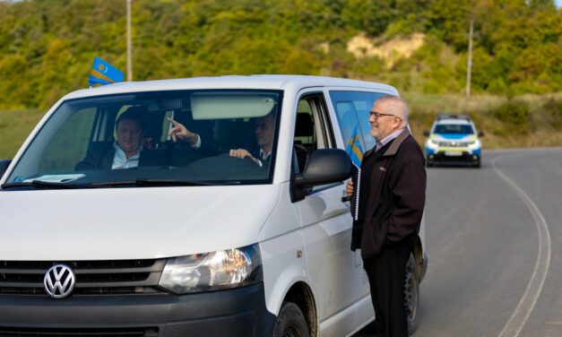 Izsák Balázs wurde in einem Polizeiauto verfolgt, der Politiker wartet auf eine Erklärung