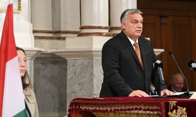 Orbán: Dobbiamo portare il paese dall&#39;altra parte tutto d&#39;un pezzo