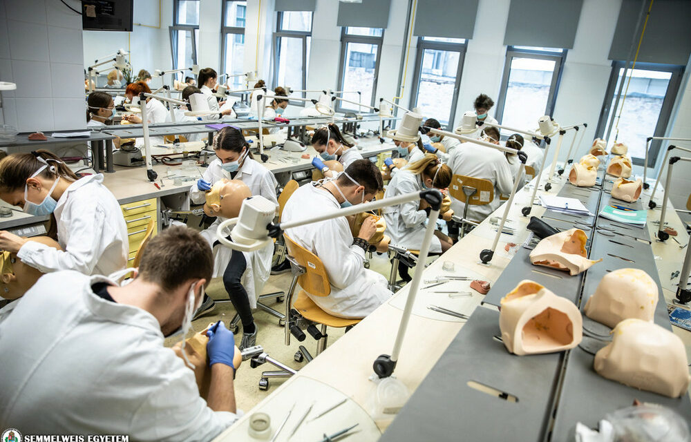 Die Semmelweis-Universität gehört zu den 250 besten Hochschulen der Welt