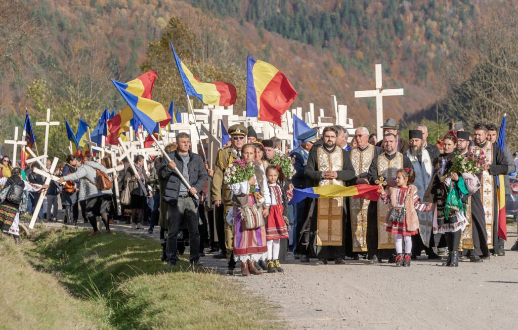 Úzvölgye processions with crosses